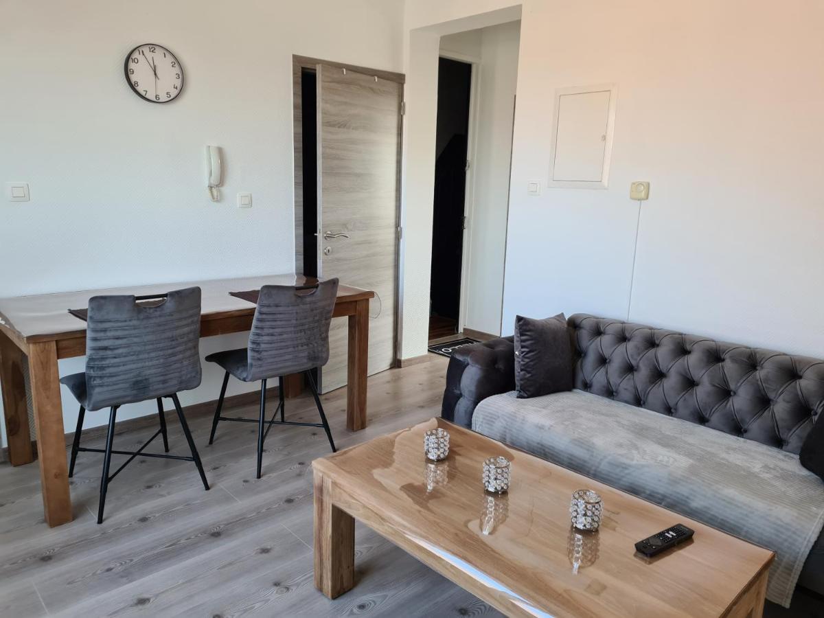 Ferienwohnung Le Bonheur 1 & 2 Parking Et Wifi Gratuits Charleroi Exterior foto